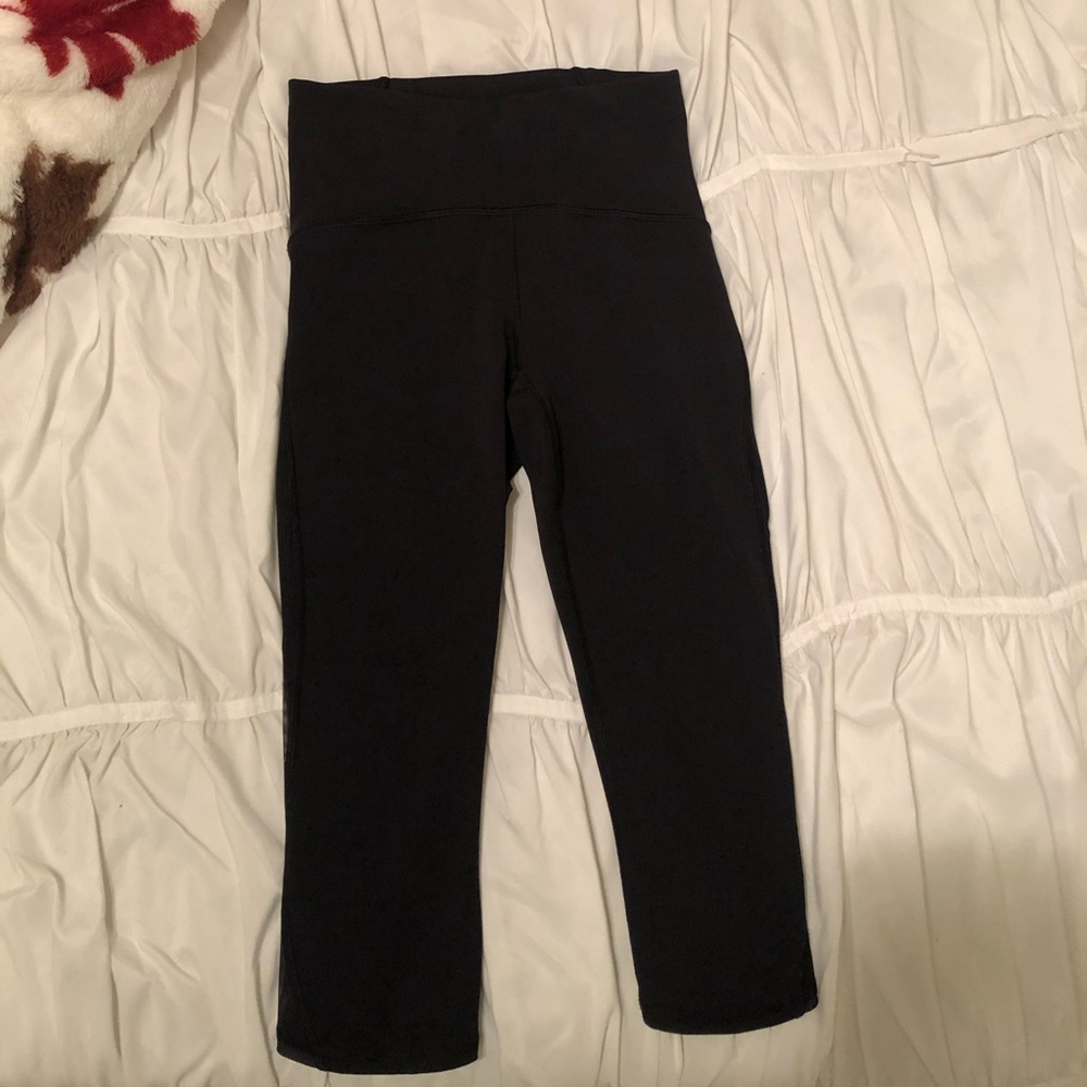 Black cropped Lulu leggings!! - Picture 5 of 5